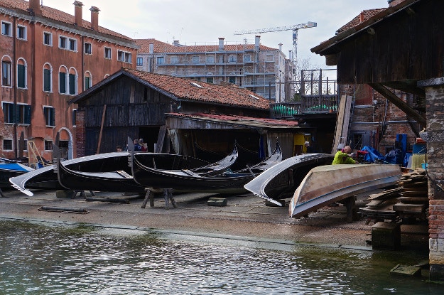 Gondola repair yard