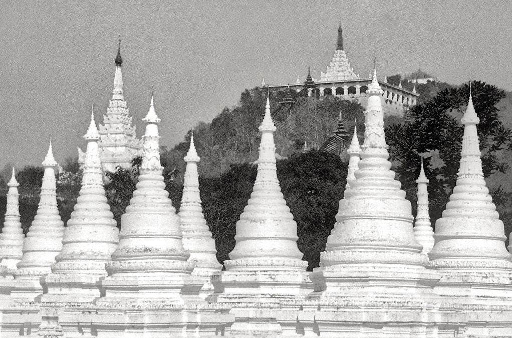 Ten White Stupas - Sayarma