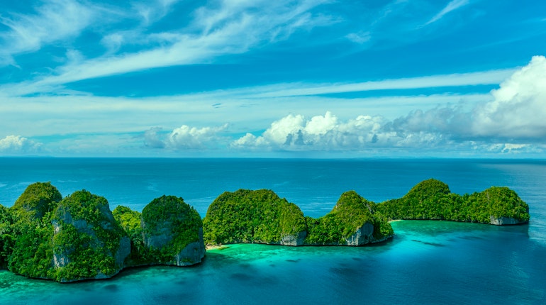 Travelling To Asia, Raja Ampat Isle | Let's Go travelling
