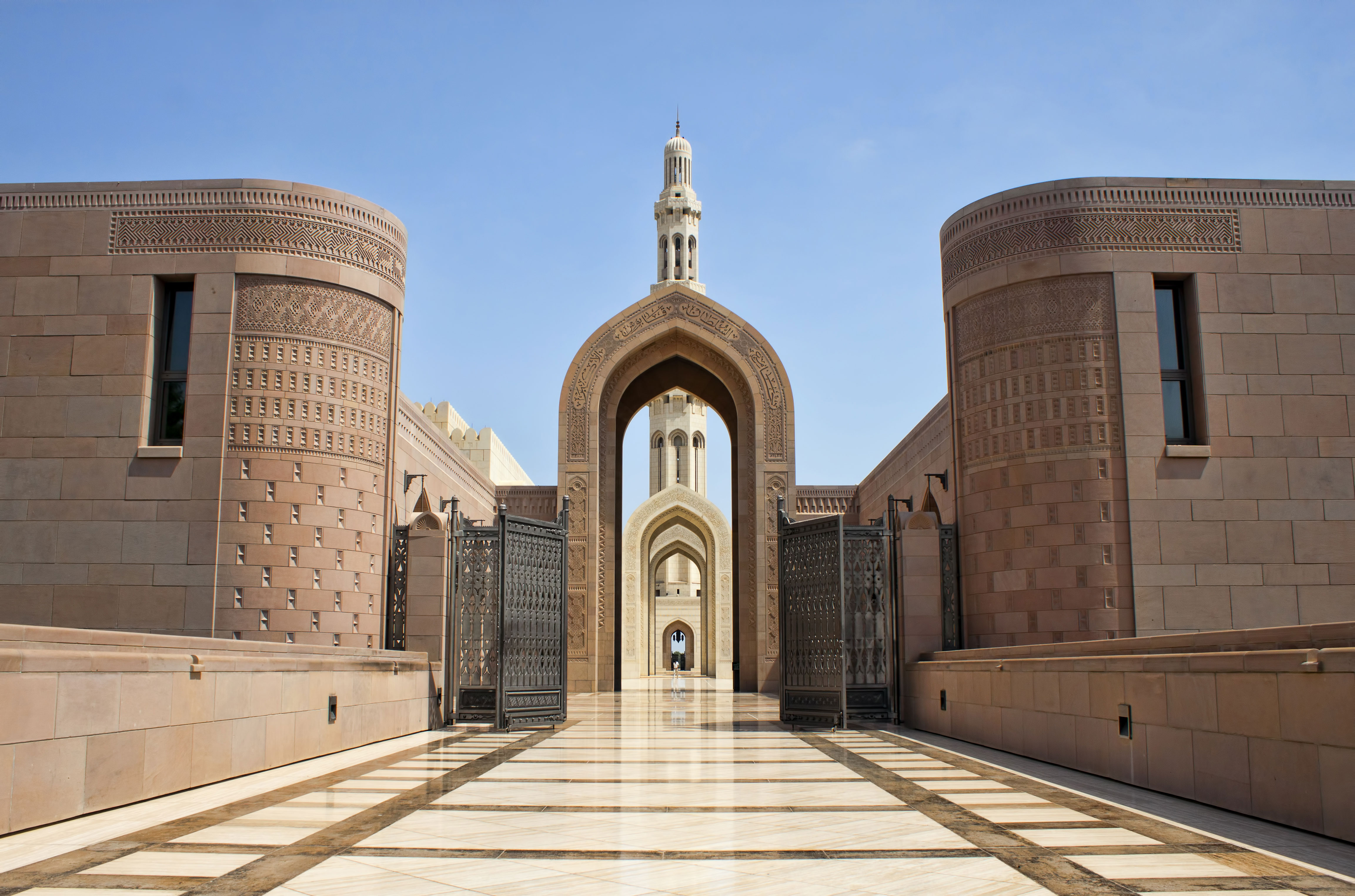 muscat grand mosque tour