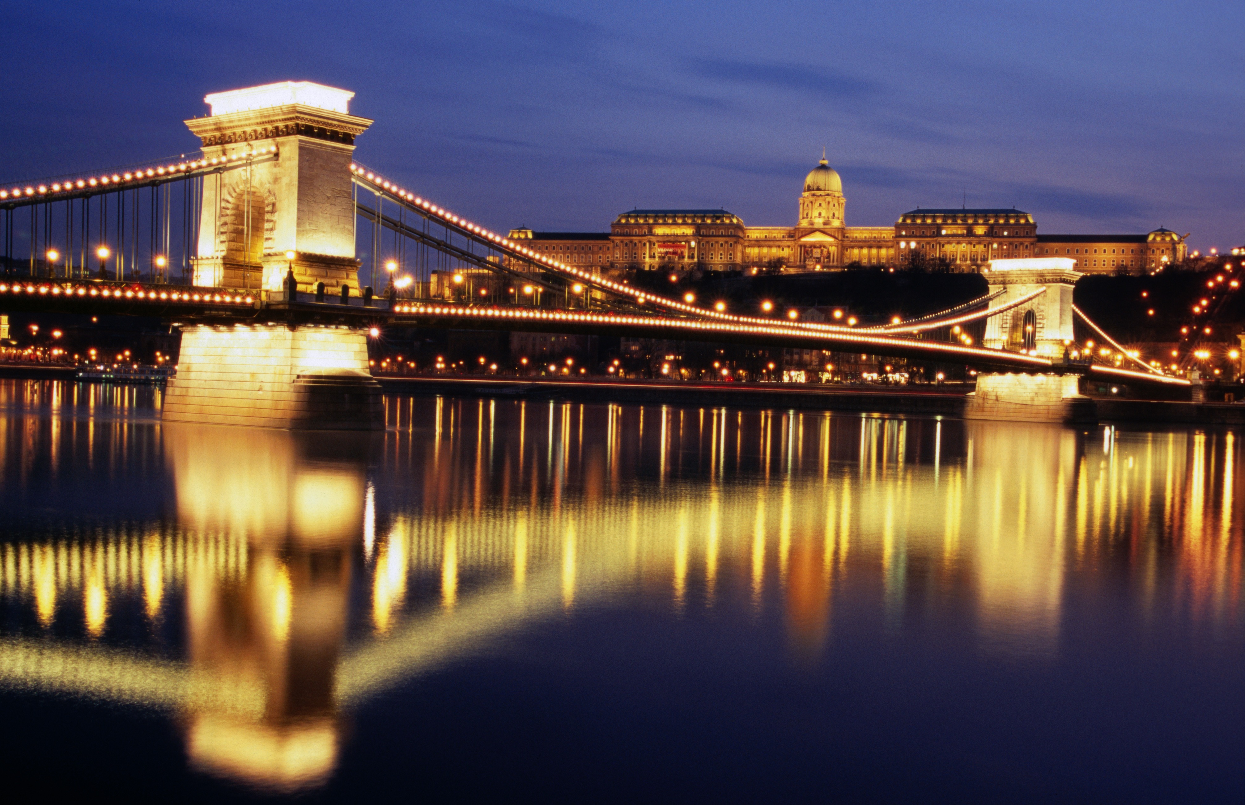 Sz chenyi Chain Bridge  Budapest  Hungary Attractions 