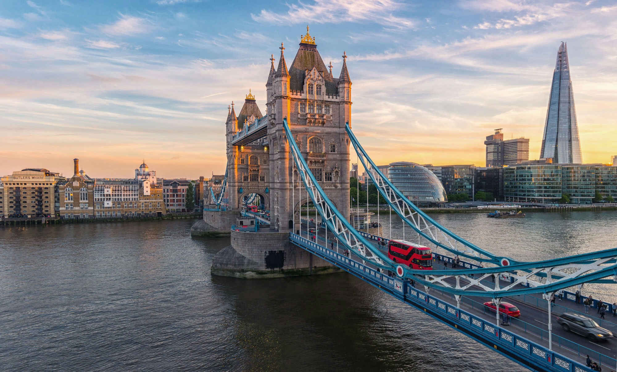 Traffic passes on Tower Bridge in London during sunset © r.classen / Shutterstock