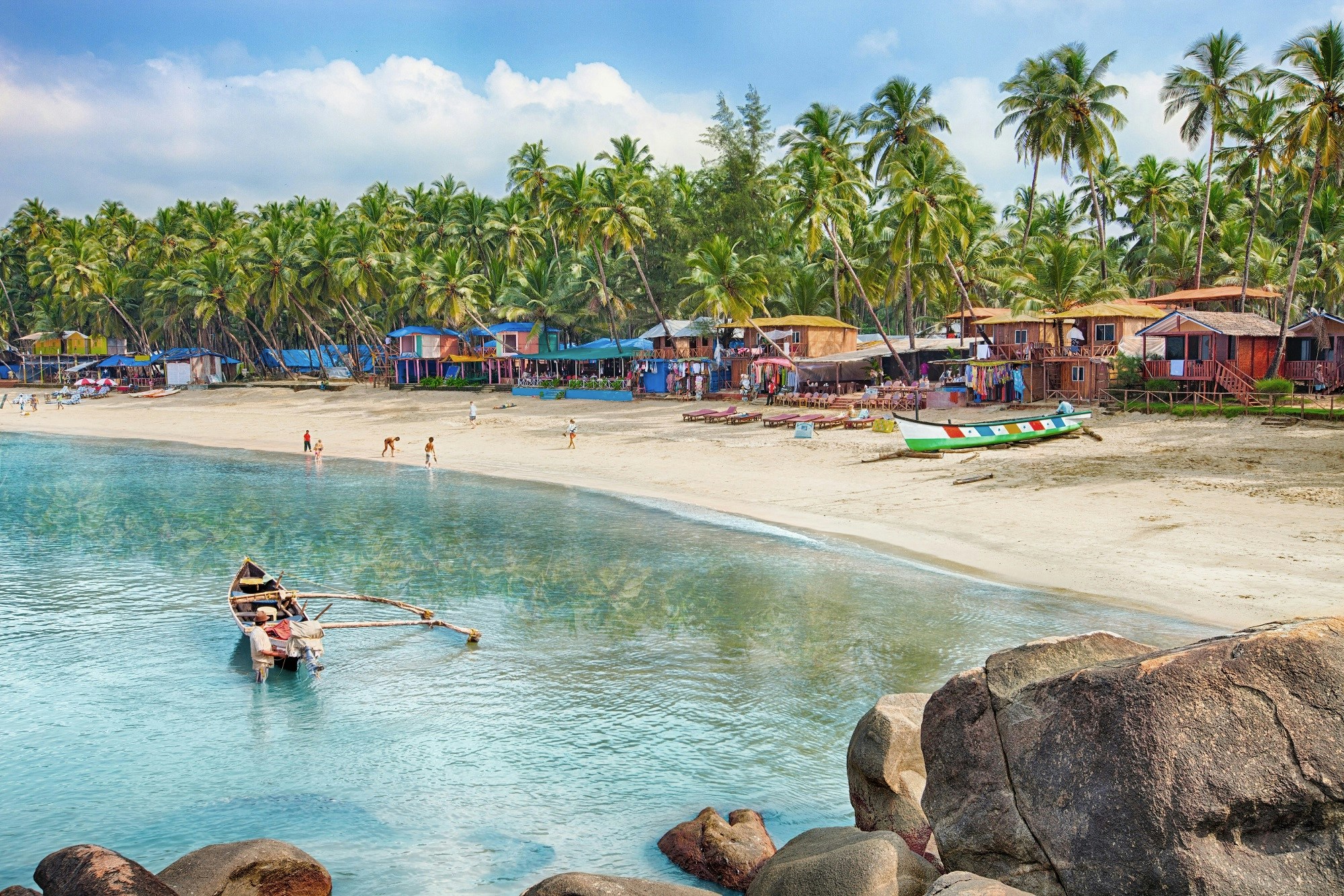 Palm-lined Palolem Beach in southern Goa © Lena Serditova / Shutterstock