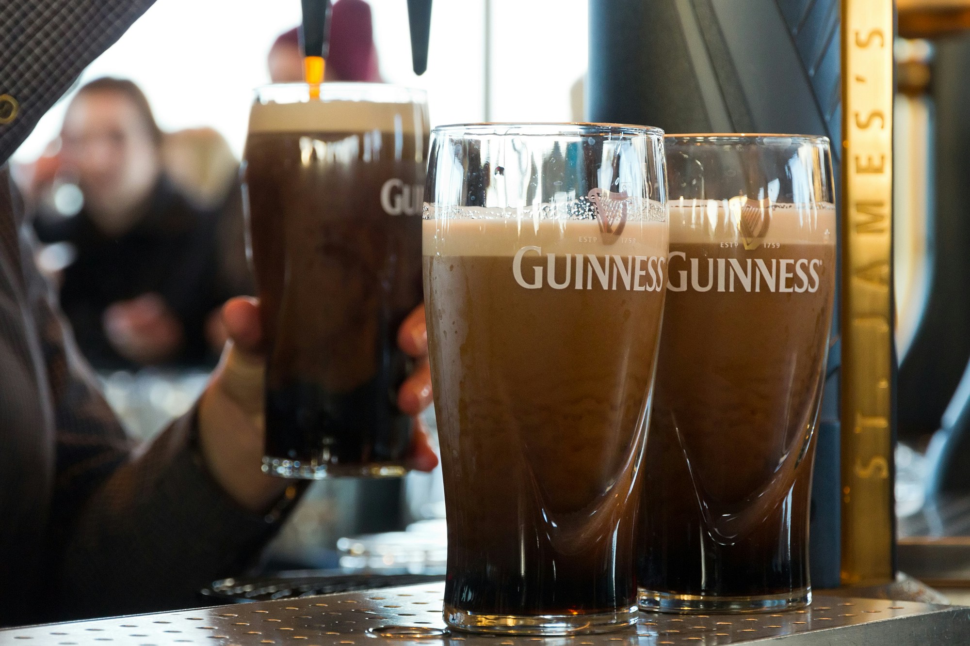 Pulling pints at the Guinness Storehouse in Dublin © VanderWolf Images / Shutterstock